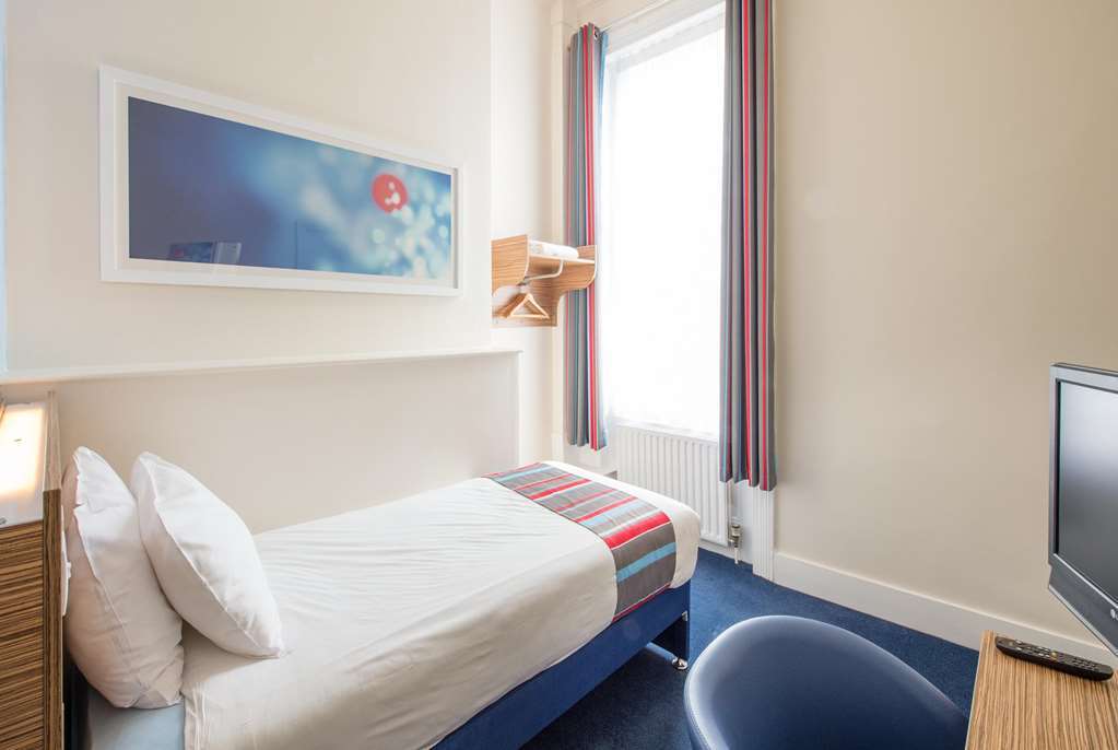 Travelodge Birmingham Dudley Ruang foto